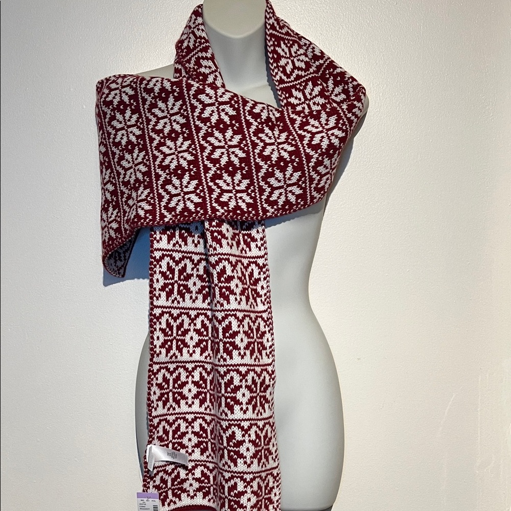“🩷Bundle 4/$19” Women’s Snow Warm Red and White Patterned Knit Scarf